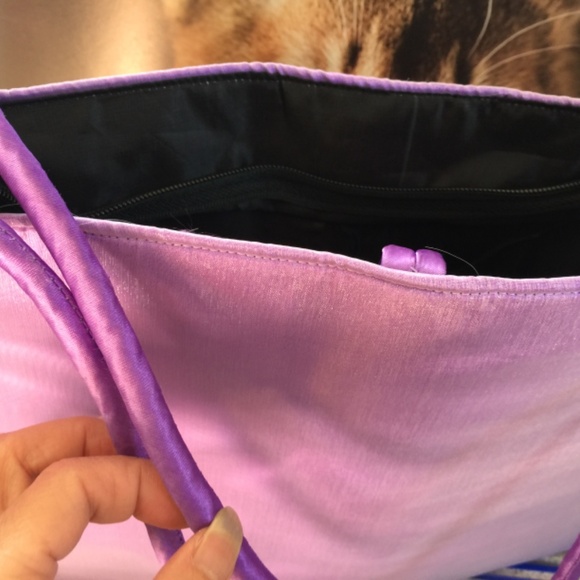 Lavender purse - Picture 4 of 6